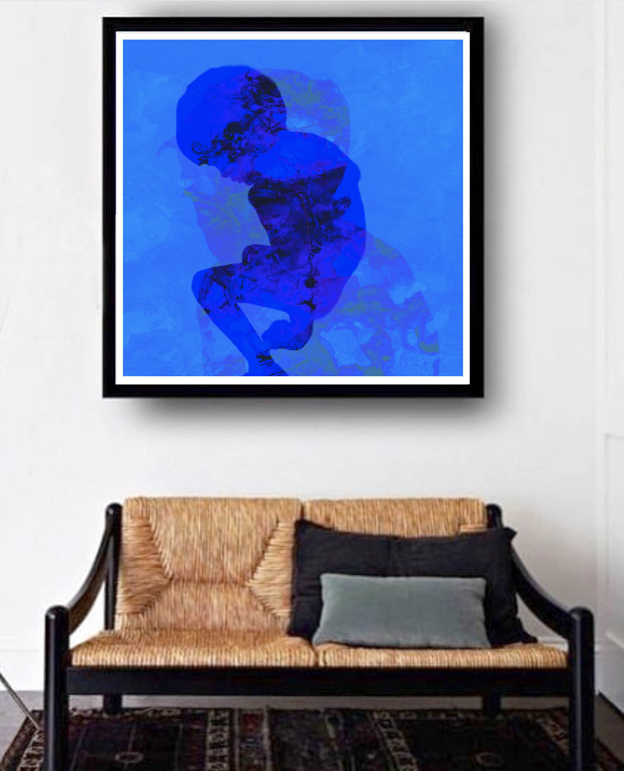 Boy Playing – nummerert, håndkolorert kunst trykk i intens blå I Eva C. Laska