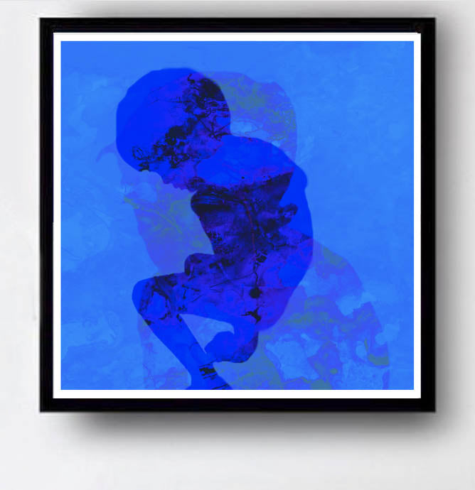 Boy Playing – nummerert, håndkolorert kunst trykk i intens blå I Eva C. Laska