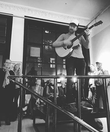 Sang 10, WHEN I WAS A CHILD, Thom Hell/Happy rabbit